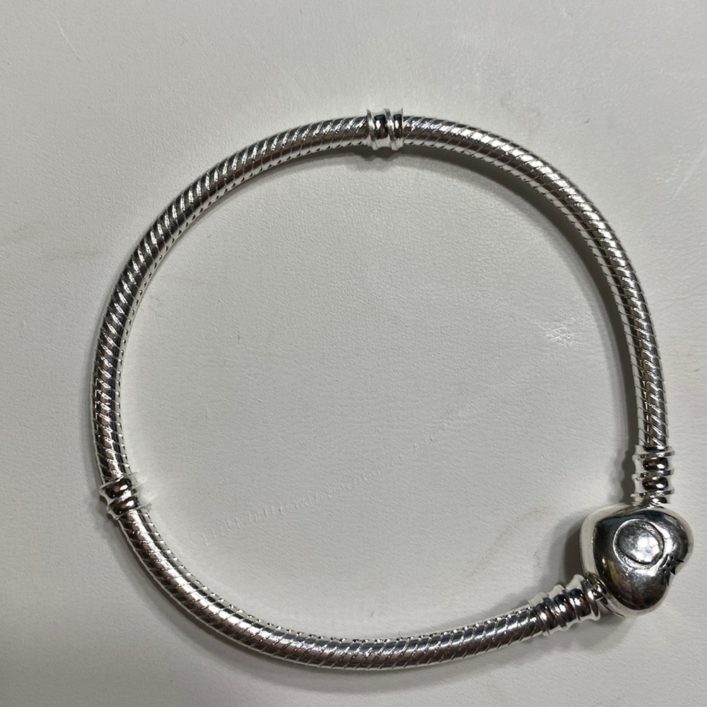 Pandora moments heart clasp snake chain bracelet